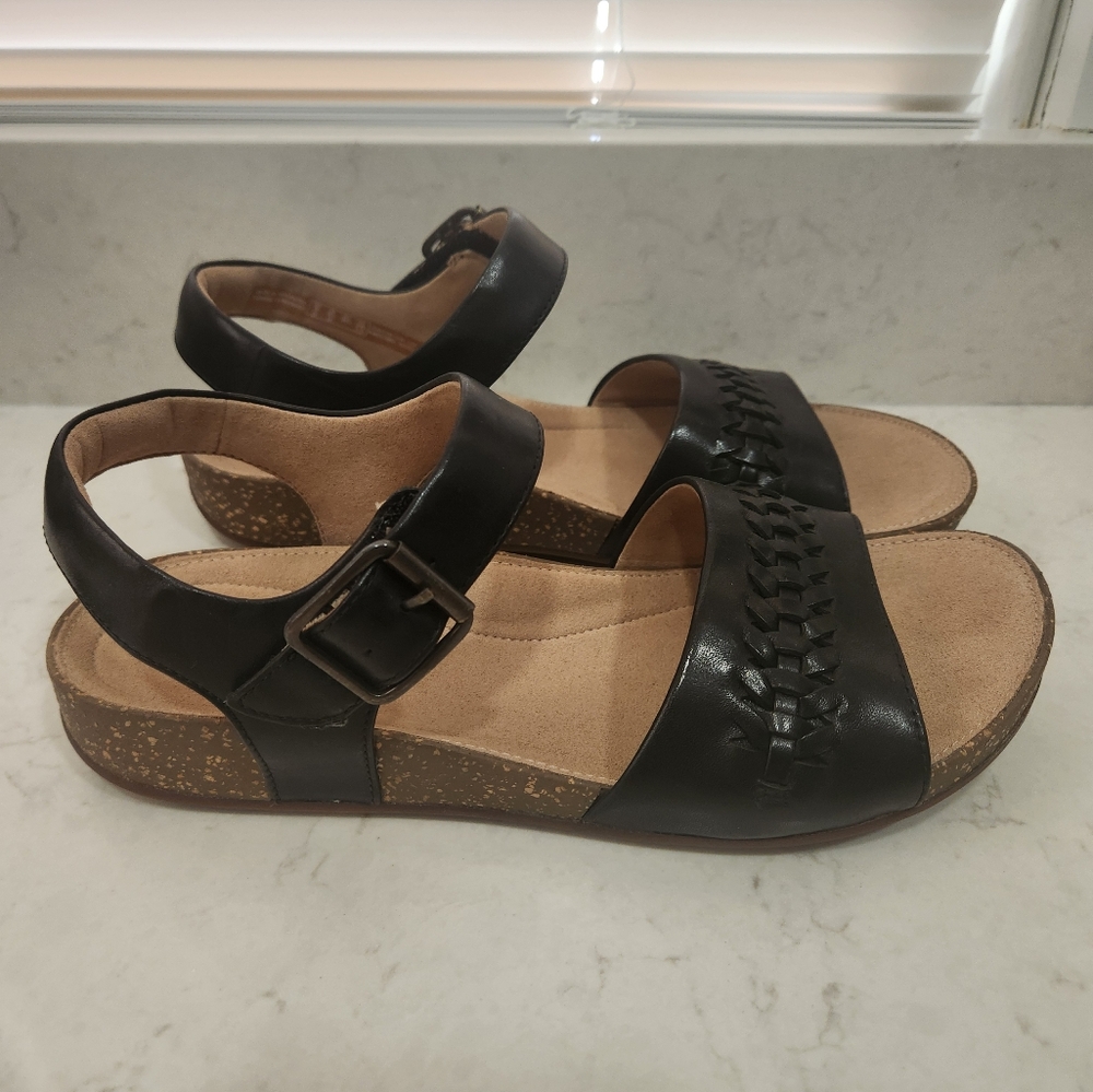 Clarks Unstructured Strap Sandal